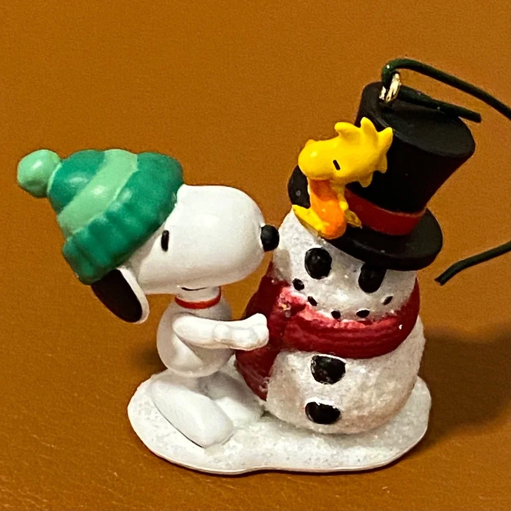 Hallmark Keepsake 2008 Winter Fun With Snoopy Peanuts Miniature Ornament 11th